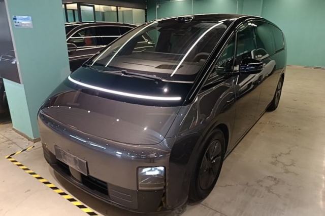 Used Li Auto MEGA 2025 Ultra Smart Refreshed Edition