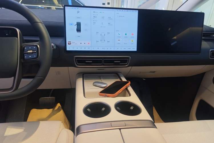 Used Li Auto MEGA 2025 Ultra Smart Refreshed Edition Audio And AC Panel