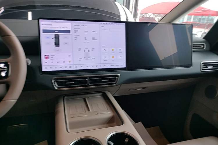 Used Li Auto MEGA 2025 Ultra Smart Refreshed Edition Audio And AC Panel