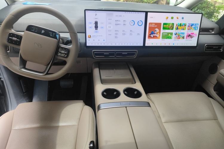 Used Li Auto MEGA 2025 Home Family Special Edition Center Console