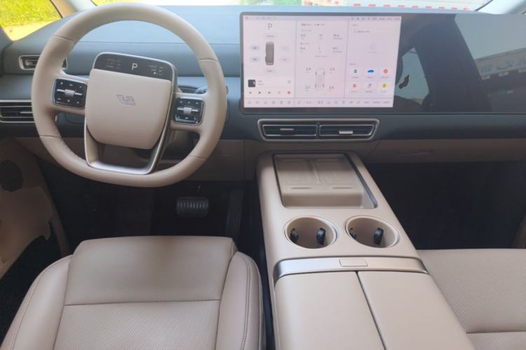 Used Li Auto MEGA 2025 Home Family Special Edition Center Console