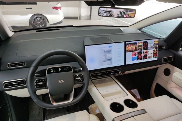Used Li Auto MEGA 2025 Home Family Special Edition Center Console