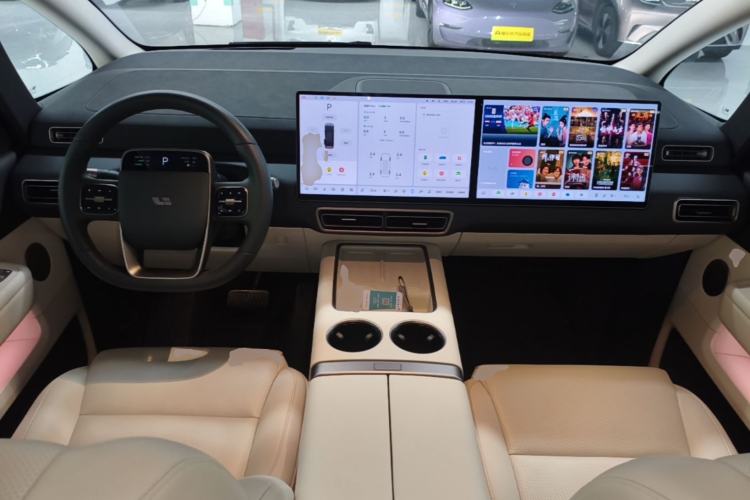 Used Li Auto MEGA 2025 Home Family Special Edition Center Console