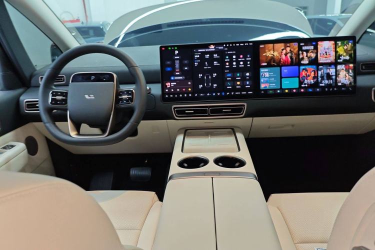 Used Li Auto MEGA 2025 Home Family Special Edition Center Console