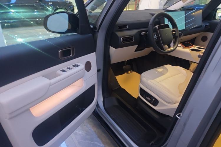 Used Li Auto MEGA 2025 Ultra Smart Refreshed Edition Driver Seat