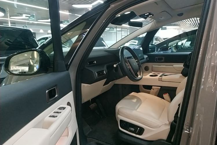 Used Li Auto MEGA 2025 Ultra Smart Refreshed Edition Driver Seat