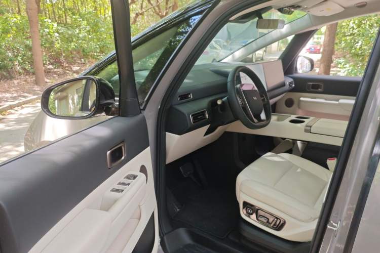 Used Li Auto MEGA 2025 Ultra Smart Refreshed Edition Driver Seat