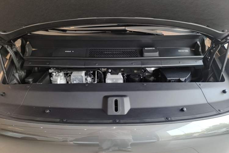 Used Li Auto MEGA 2025 Ultra Smart Refreshed Edition Engine Bay