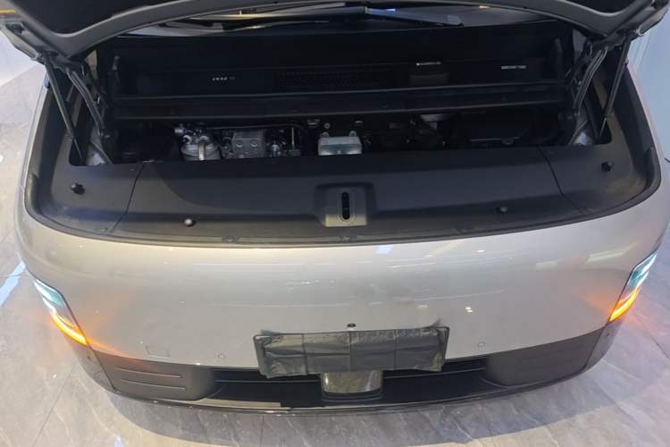 Used Li Auto MEGA 2025 Ultra Smart Refreshed Edition Engine Bay