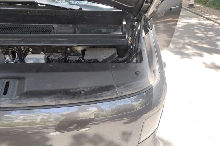 Used Li Auto MEGA 2025 Home Family Special Edition Engine Bay Left
