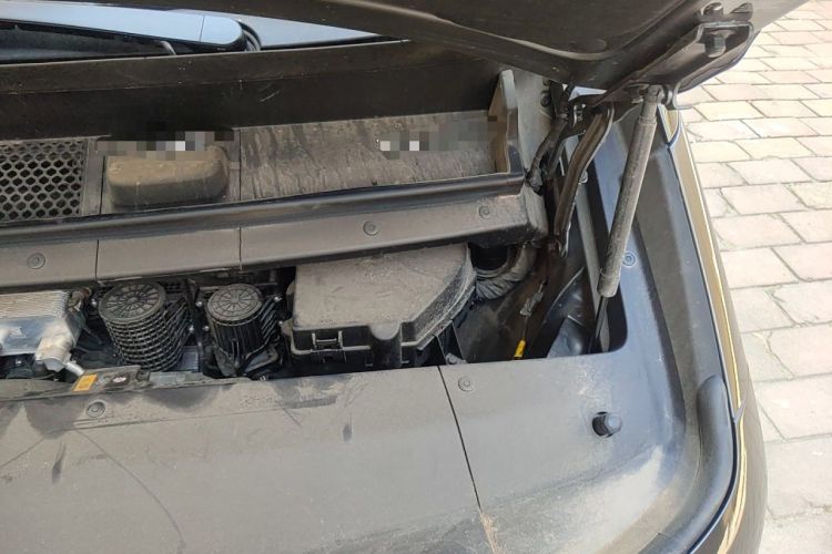 Used Li Auto MEGA 2025 Home Family Special Edition Engine Bay Left