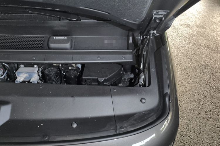 Used Li Auto MEGA 2025 Ultra Smart Refreshed Edition Engine Bay Left