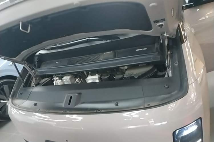 Used Li Auto MEGA 2025 Ultra Smart Refreshed Edition Engine Bay