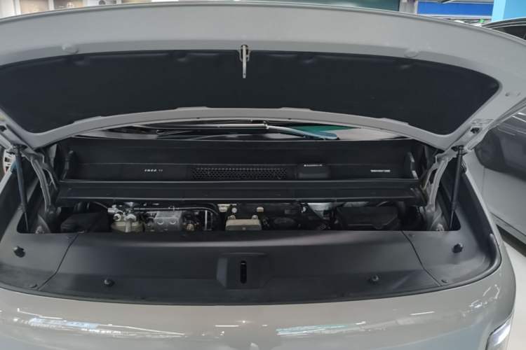 Used Li Auto MEGA 2025 Home Family Special Edition Engine Bay