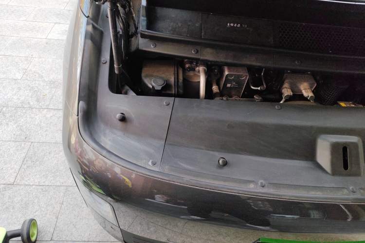 Used Li Auto MEGA 2025 Home Family Special Edition Engine Bay Right