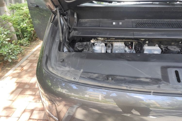 Used Li Auto MEGA 2025 Home Family Special Edition Engine Bay Right