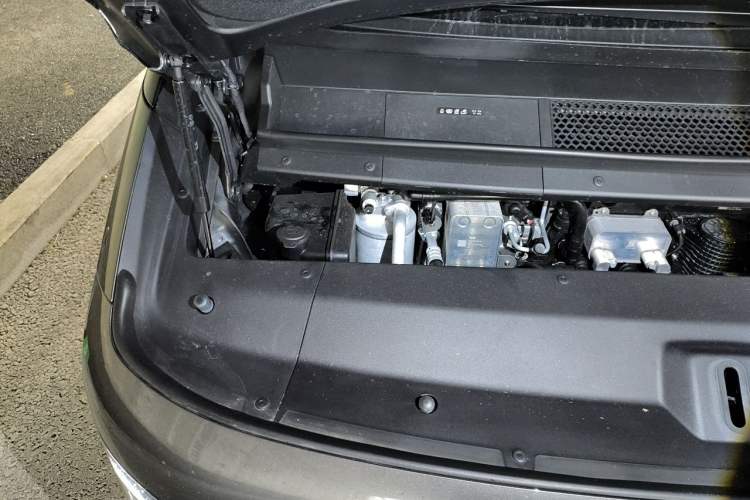 Used Li Auto MEGA 2025 Ultra Smart Refreshed Edition Engine Bay Right
