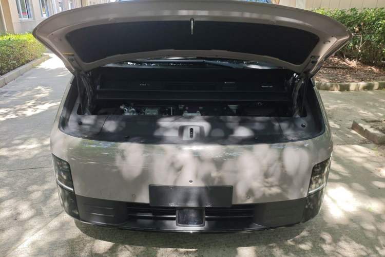 Used Li Auto MEGA 2025 Ultra Smart Refreshed Edition Engine Bay