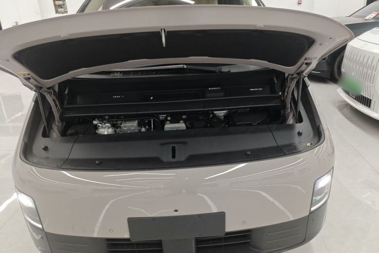 Used Li Auto MEGA 2025 Home Family Special Edition Engine Bay