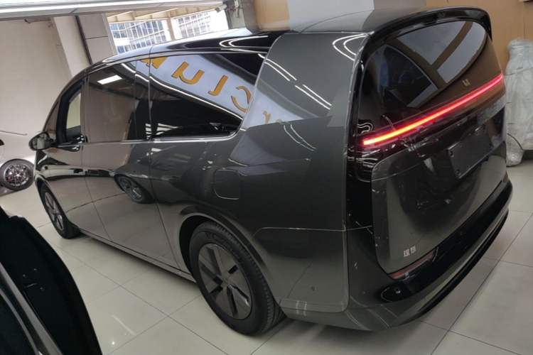 Used Li Auto MEGA 2025 Home Family Special Edition Exterior 2