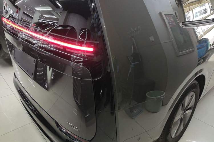Used Li Auto MEGA 2025 Home Family Special Edition Exterior 3