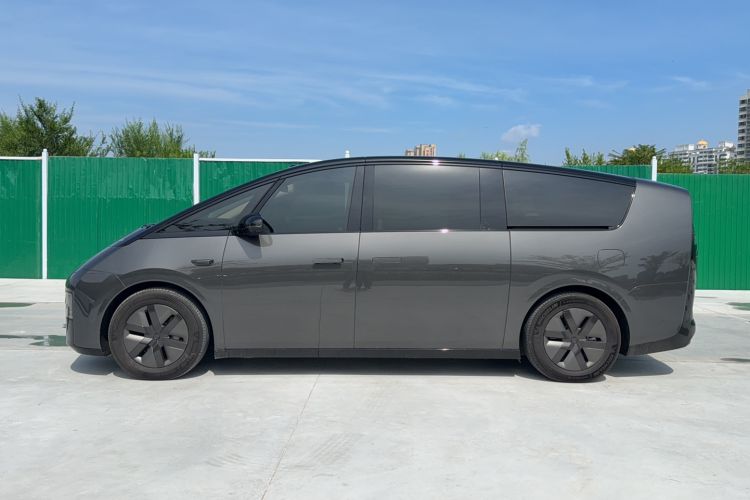 Used Li Auto MEGA 2025 Home Family Special Edition Exterior 3