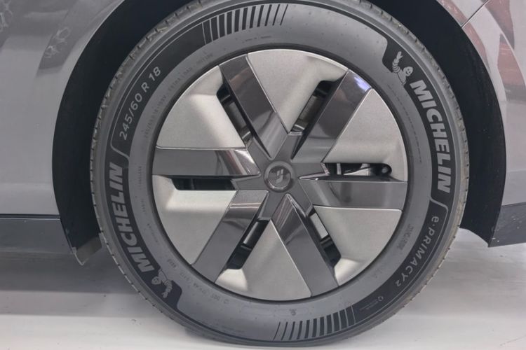Used Li Auto MEGA 2025 Home Family Special Edition Exterior 4