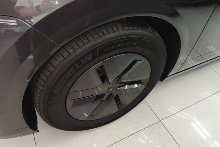 Used Li Auto MEGA 2025 Home Family Special Edition Exterior 4