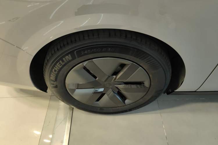 Used Li Auto MEGA 2025 Home Family Special Edition Exterior 5