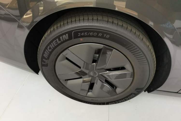 Used Li Auto MEGA 2025 Ultra Smart Refreshed Edition Exterior 5