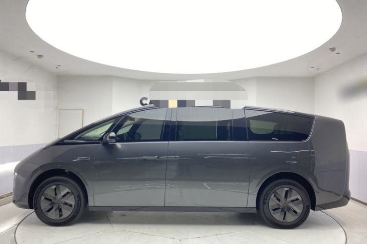 Used Li Auto MEGA 2025 Home Family Special Edition Exterior 5