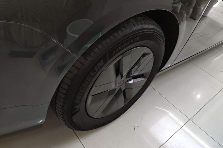 Used Li Auto MEGA 2025 Home Family Special Edition Exterior 5