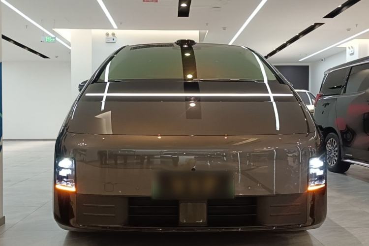 Used Li Auto MEGA 2025 Home Family Special Edition Front