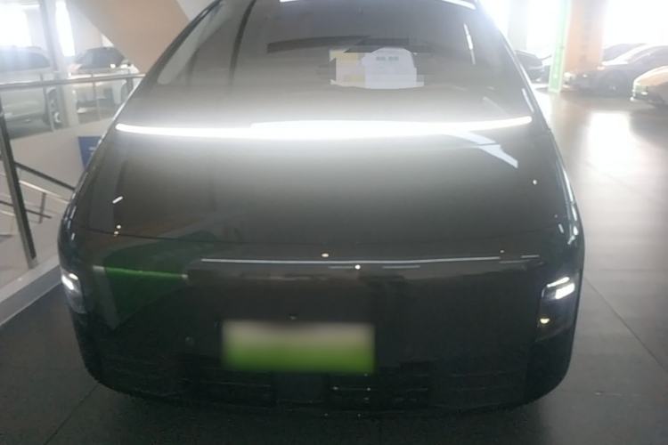 Used Li Auto MEGA 2025 Home Family Special Edition Front
