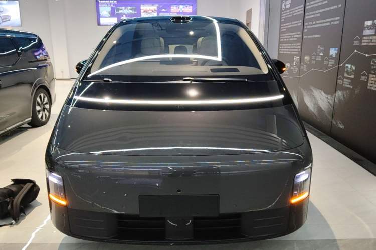 Used Li Auto MEGA 2025 Home Family Special Edition Front