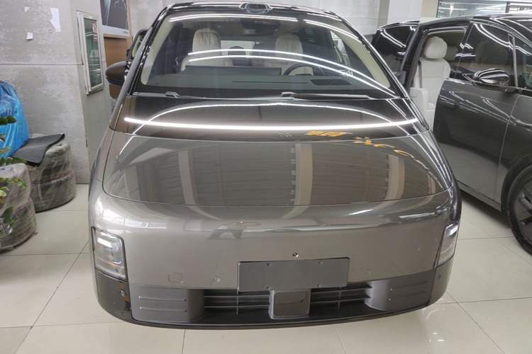 Used Li Auto MEGA 2025 Home Family Special Edition Front