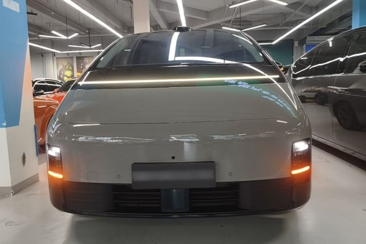 Used Li Auto MEGA 2025 Home Family Special Edition Front