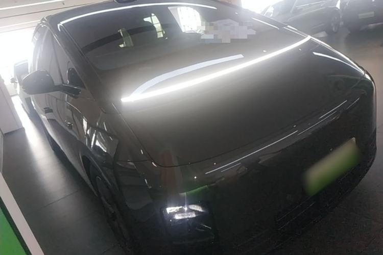 Used Li Auto MEGA 2025 Home Family Special Edition Front Right 45 Deg