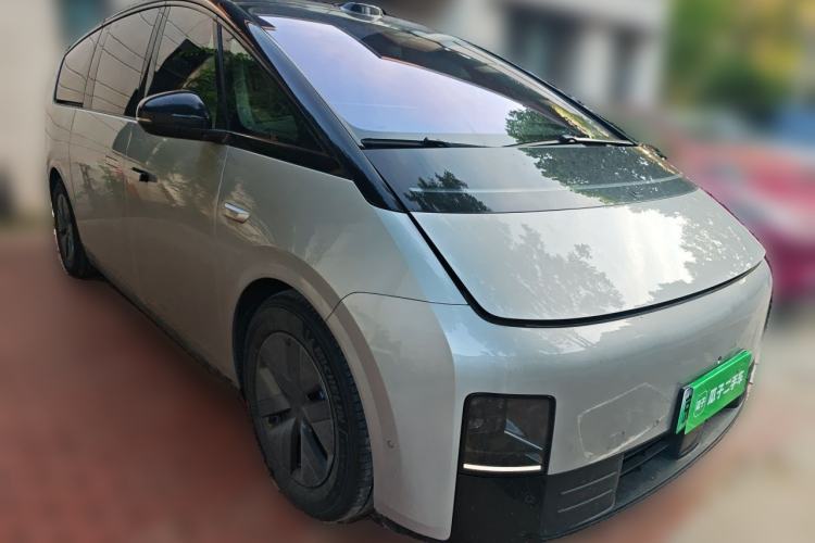 Used Li Auto MEGA 2025 Home Family Special Edition Front Right 45 Deg