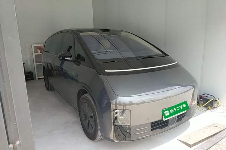 Used Li Auto MEGA 2025 Home Family Special Edition Front Right 45 Deg