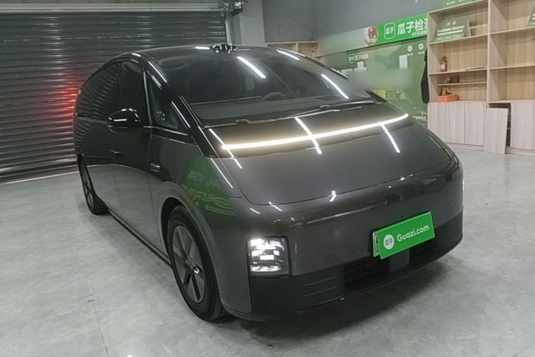Used Li Auto MEGA 2025 Home Family Special Edition Front Right 45 Deg