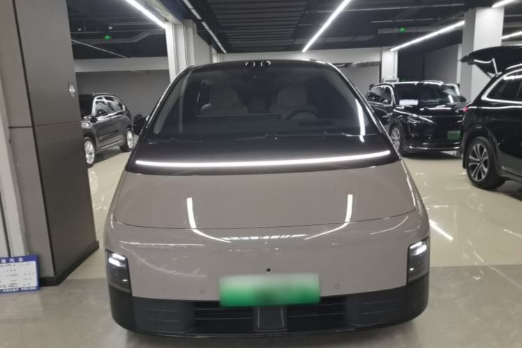 Used Li Auto MEGA 2025 Home Family Special Edition Front