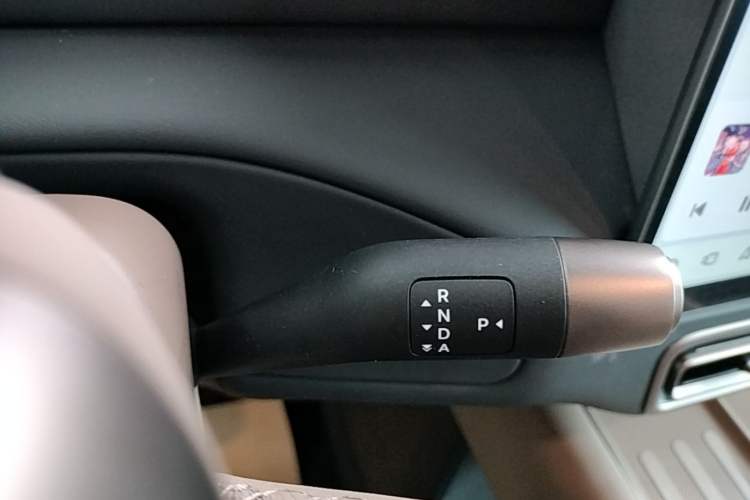 Used Li Auto MEGA 2025 Ultra Smart Refreshed Edition Gear Lever