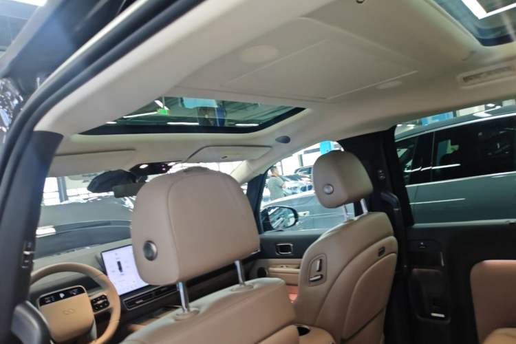 Used Li Auto MEGA 2025 Home Family Special Edition Headliner