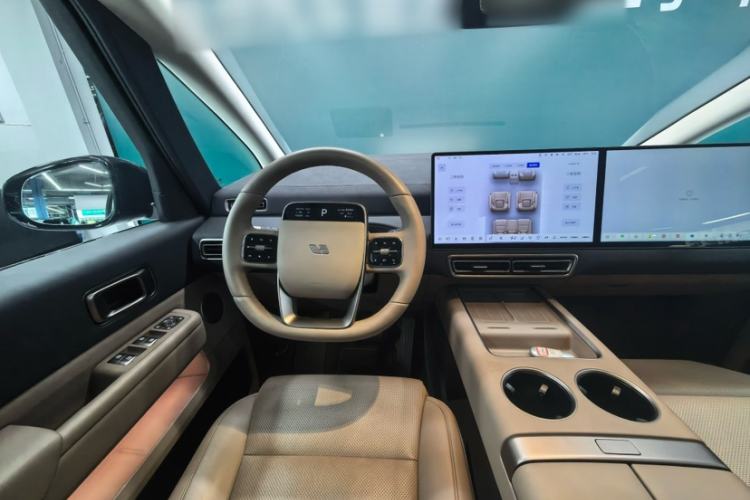 Used Li Auto MEGA 2025 Home Family Special Edition Interior 10