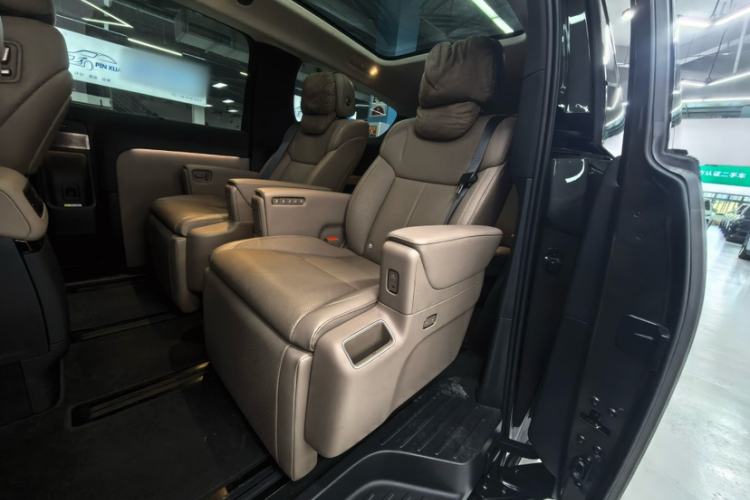Used Li Auto MEGA 2025 Home Family Special Edition Interior 11
