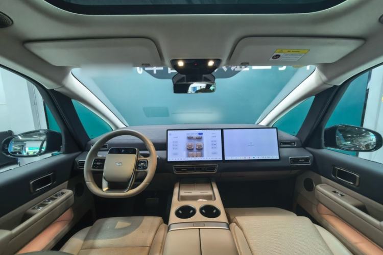 Used Li Auto MEGA 2025 Home Family Special Edition Interior 3