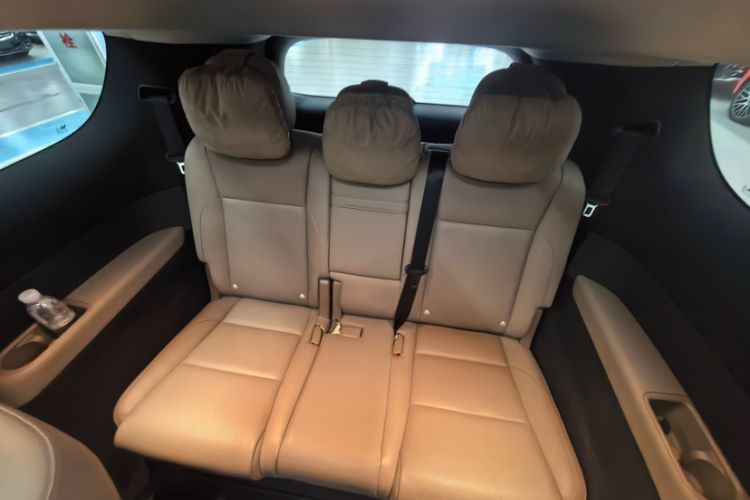 Used Li Auto MEGA 2025 Home Family Special Edition Interior 4