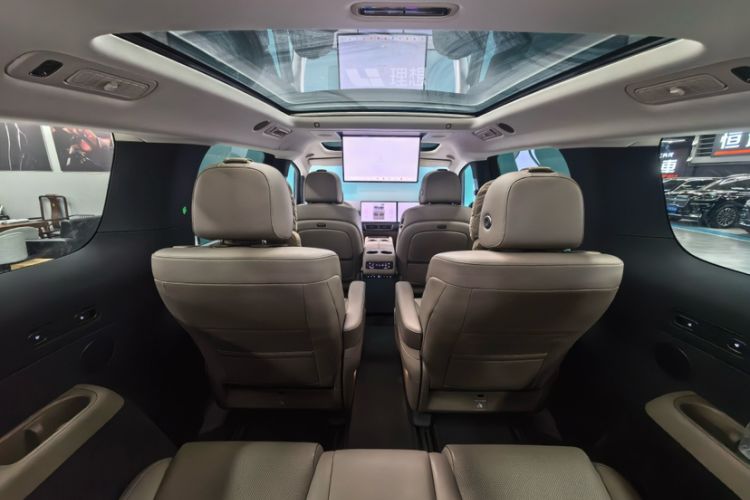 Used Li Auto MEGA 2025 Home Family Special Edition Interior 6