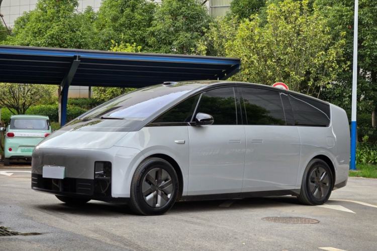 Li Auto MEGA 2025 Home Family Special Edition